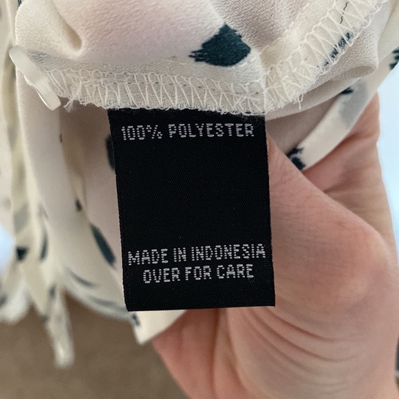 White 3/4th sleeve top with pattern - Picture 5 of 6